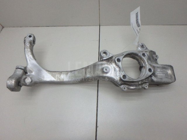 Кулак поворотный передний левый