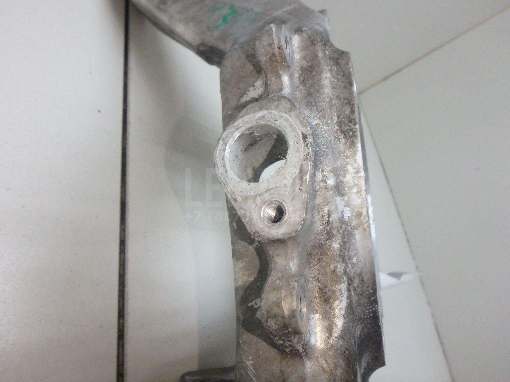 Кулак поворотный передний левый