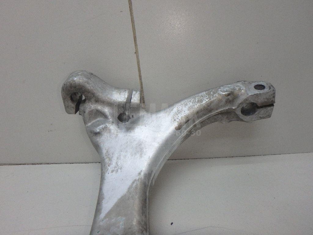 Кулак поворотный передний левый