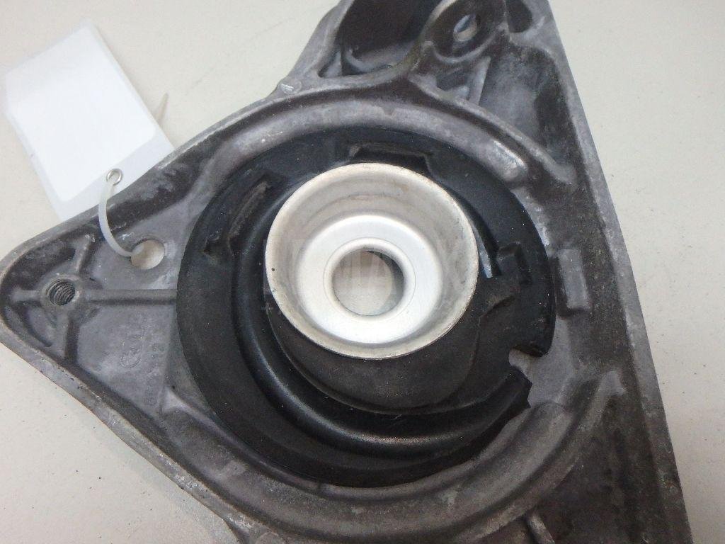 Кронштейн амортизатора