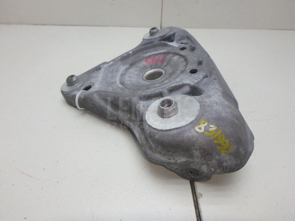 Кронштейн амортизатора