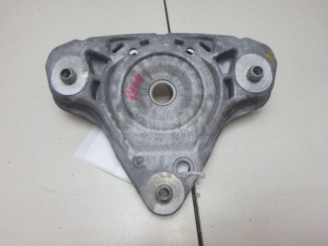 Кронштейн амортизатора