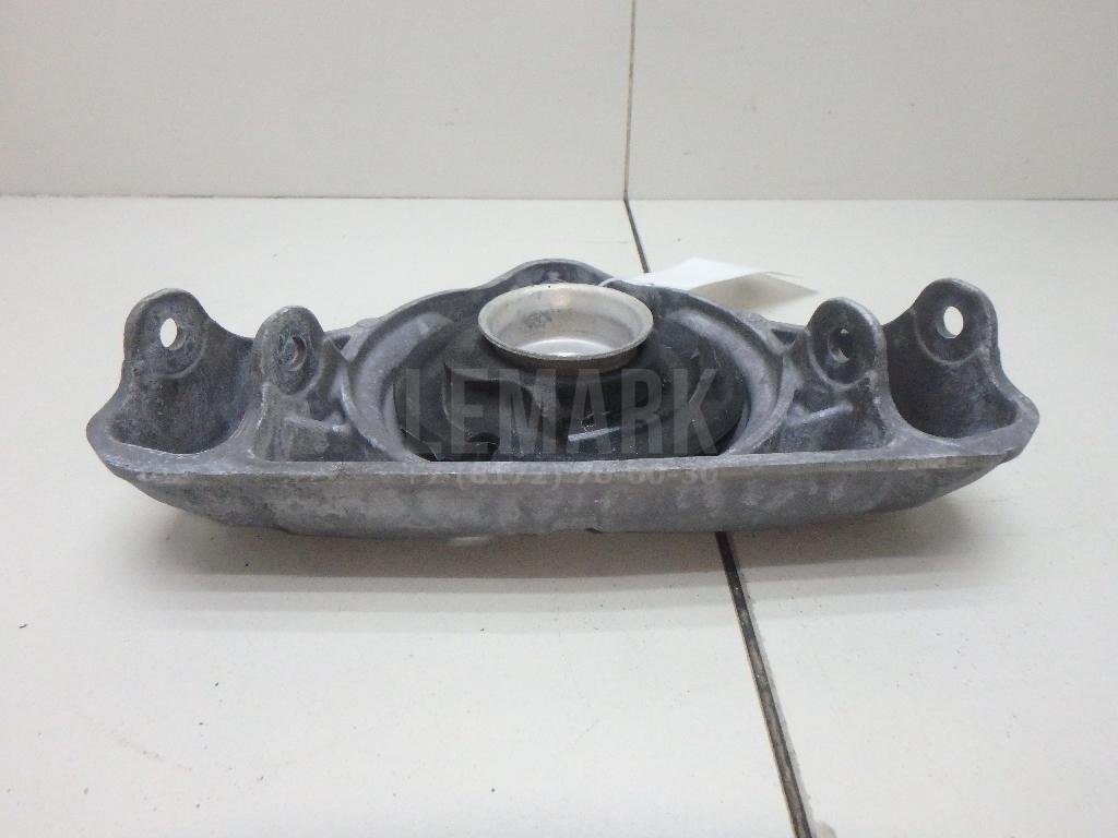 Кронштейн амортизатора