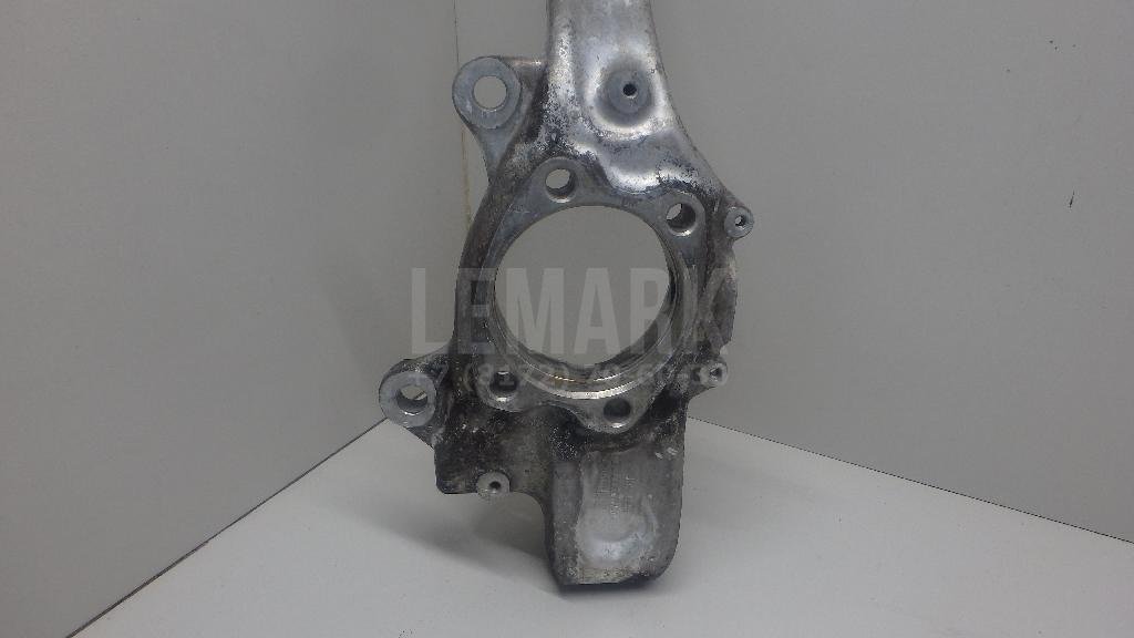 Кулак поворотный передний правый