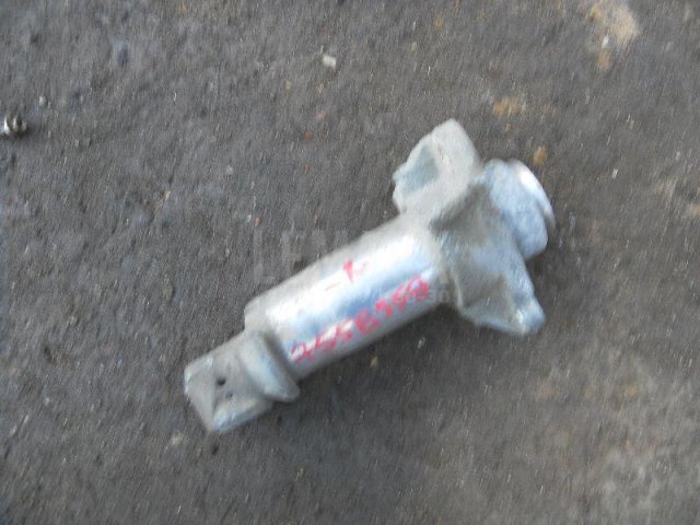 Кронштейн усилителя переднего бампера правый