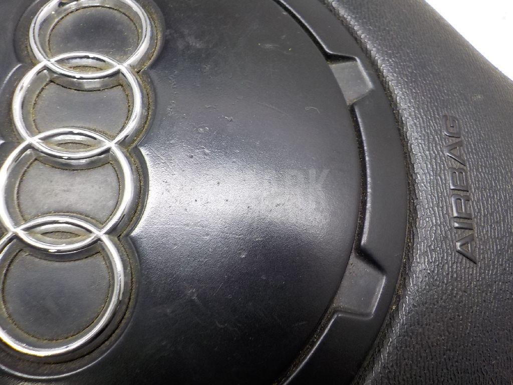 Подушка безопасности в рулевое колесо