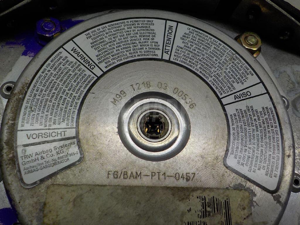 Подушка безопасности в рулевое колесо