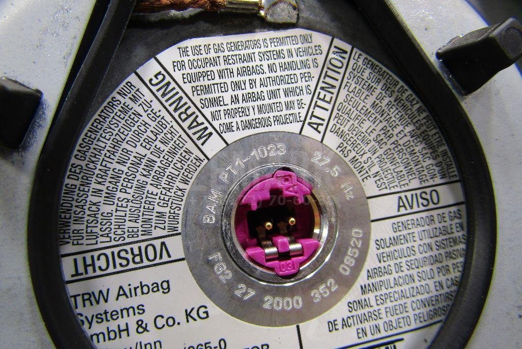 Подушка безопасности в рулевое колесо