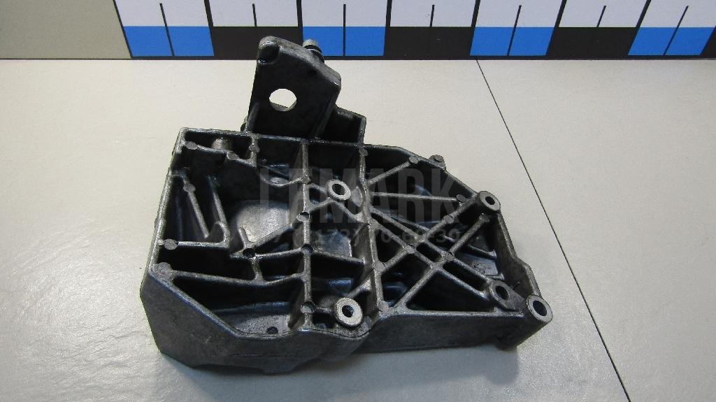 Кронштейн кондиционера для  Audi 100 [C4] 1991-1994