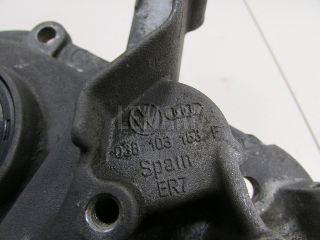 Крышка двигателя передняя