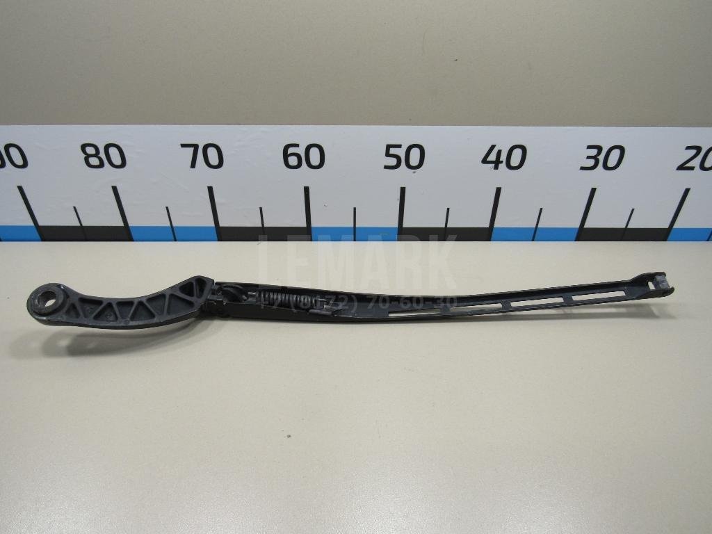 Поводок стеклоочистителя передний левый