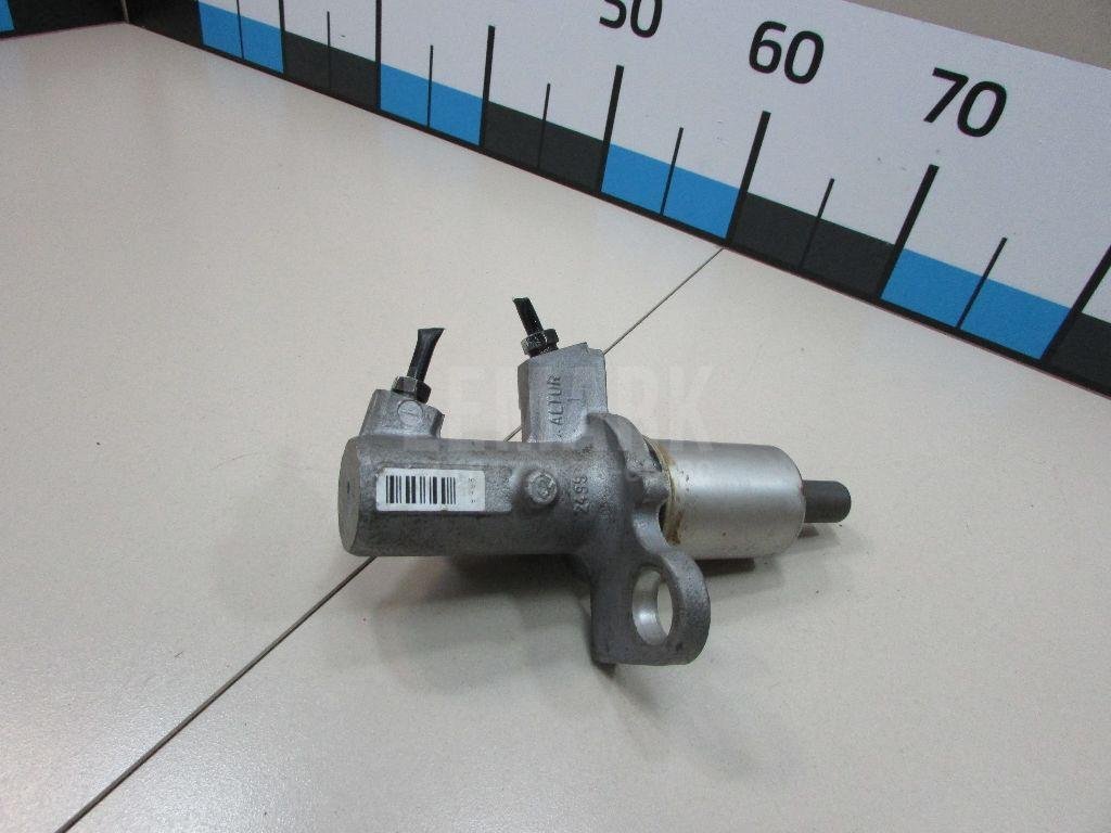 Цилиндр тормозной главный