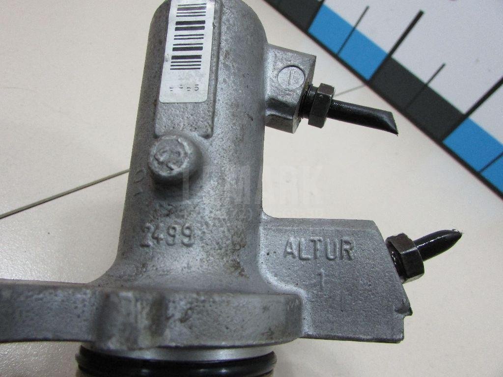 Цилиндр тормозной главный