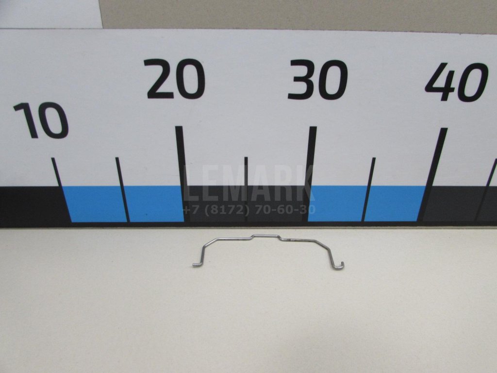 Крепеж фары для  Audi A4 [B9] 2015