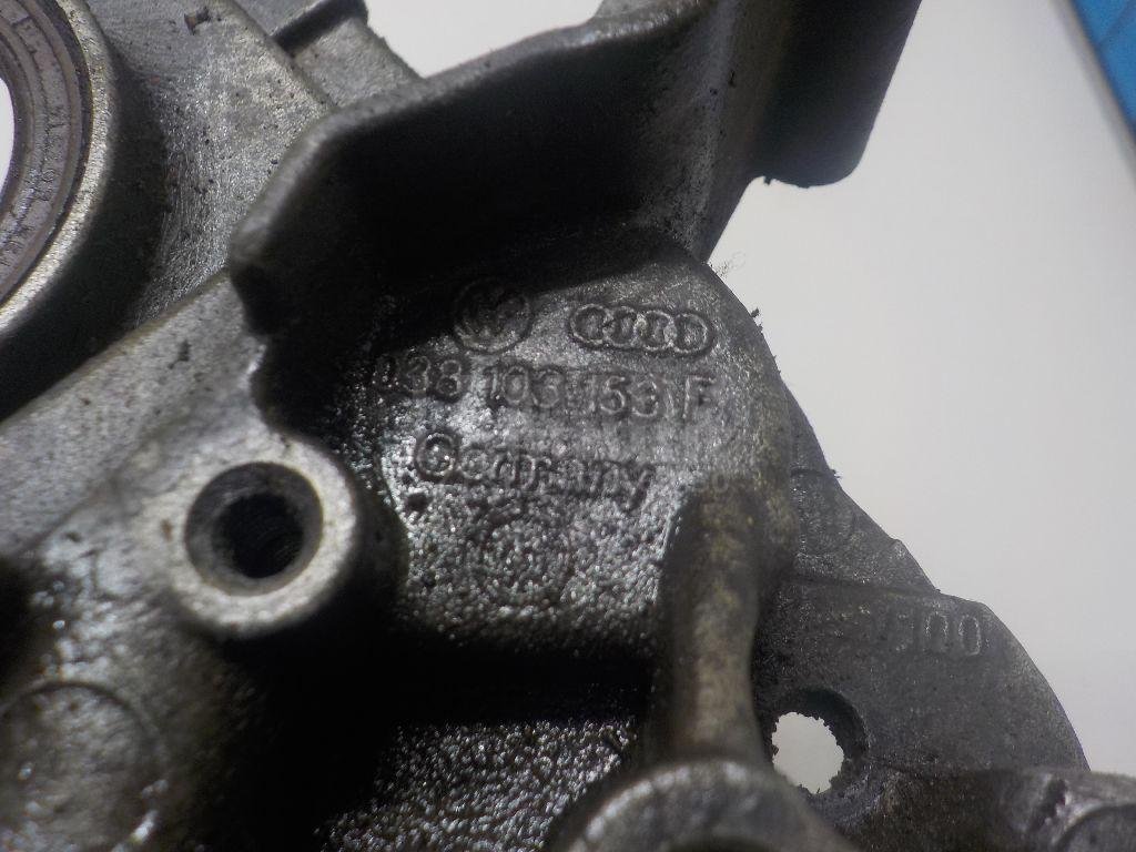 Крышка двигателя передняя