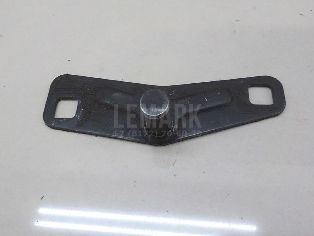 Ответная часть замка багажника