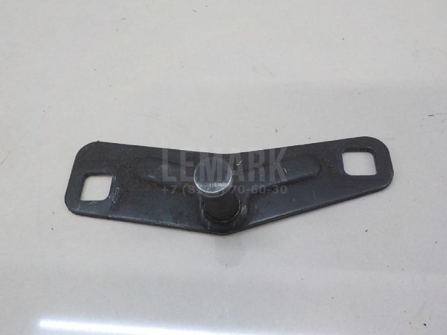 Ответная часть замка багажника