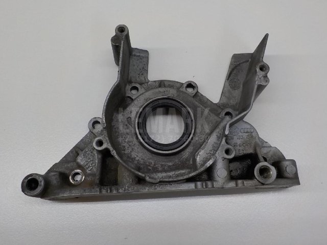 Крышка двигателя передняя