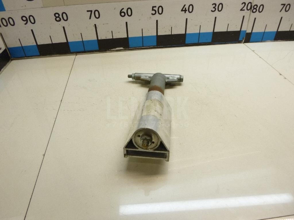 Кронштейн усилителя заднего бампера левый для  Audi 80/90 [B3] 1986-1991