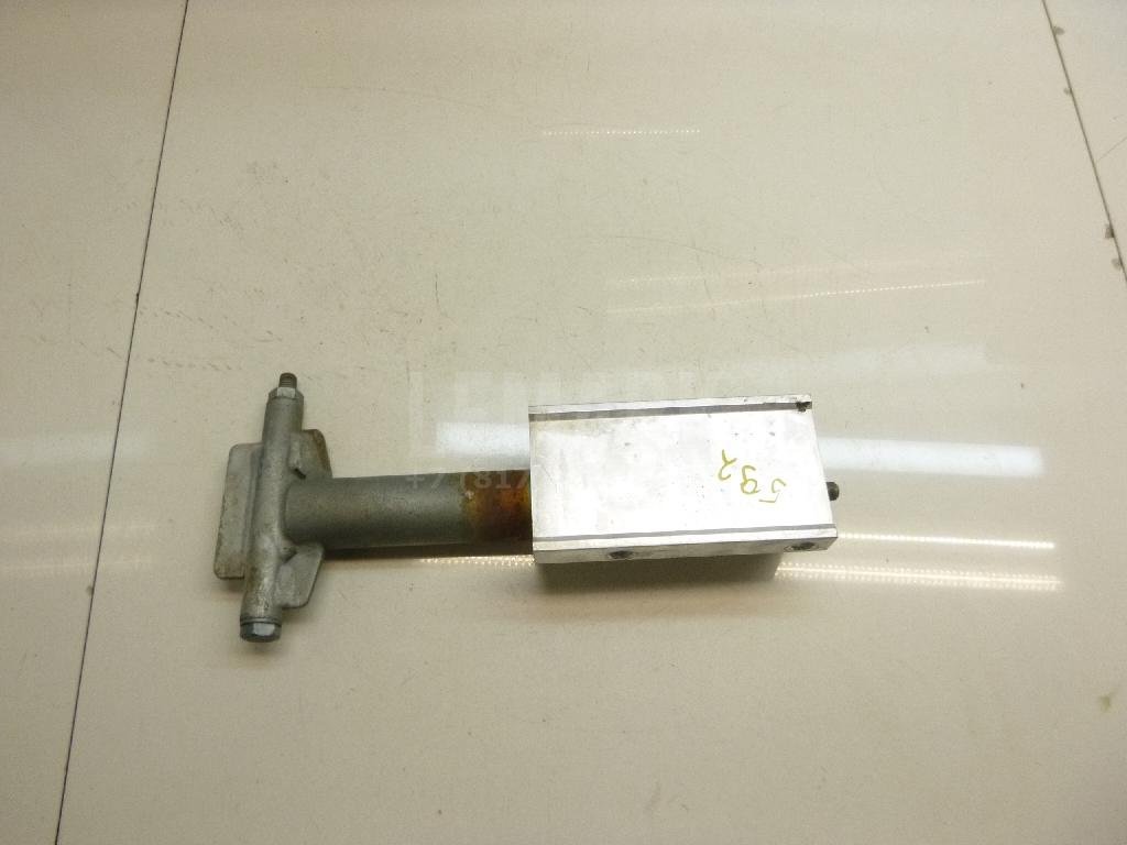 Кронштейн усилителя заднего бампера левый для  Audi 80/90 [B3] 1986-1991