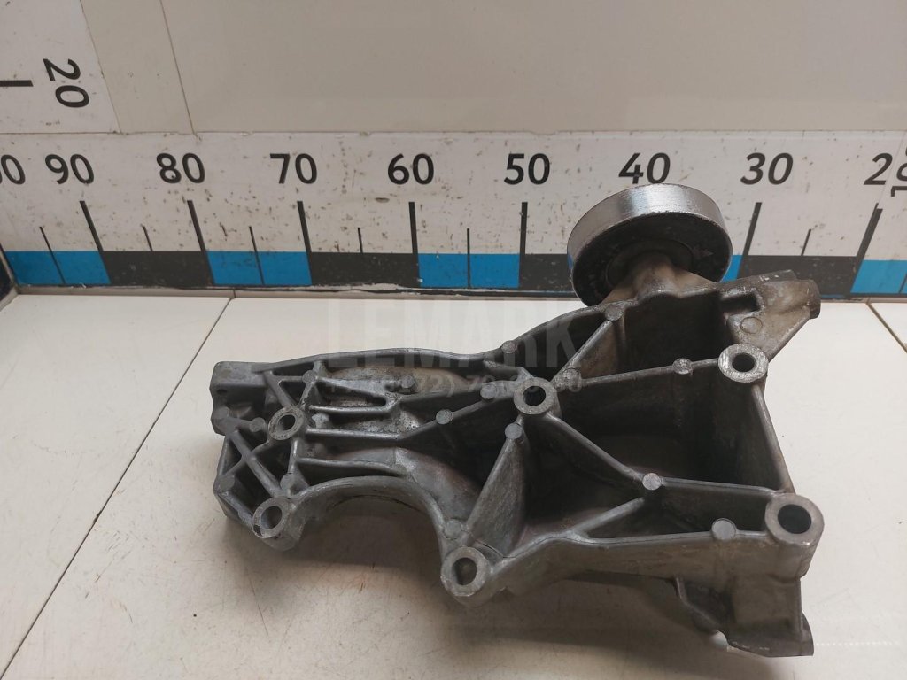 Кронштейн генератора