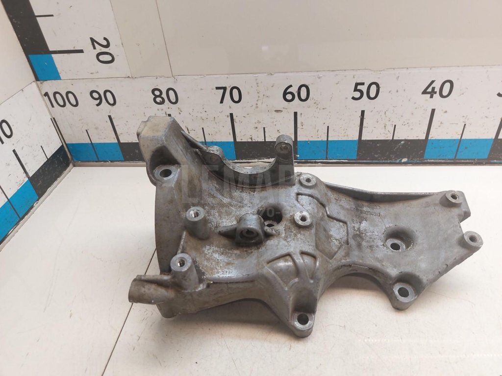 Кронштейн генератора