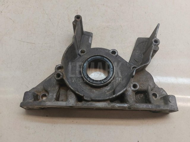 Крышка двигателя передняя