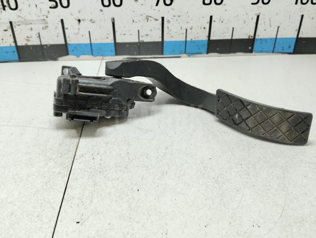 Педаль газа