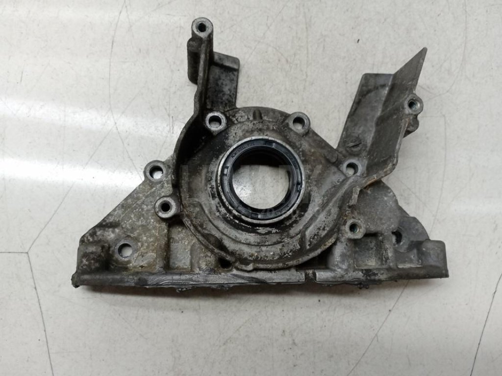 Крышка двигателя передняя