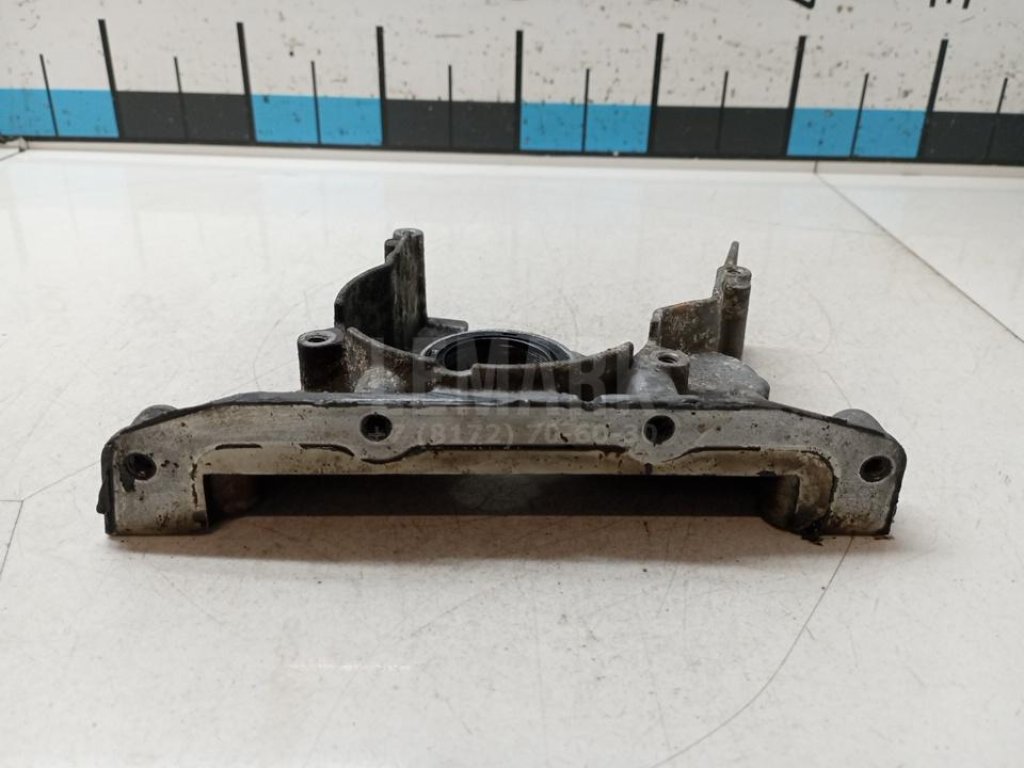 Крышка двигателя передняя