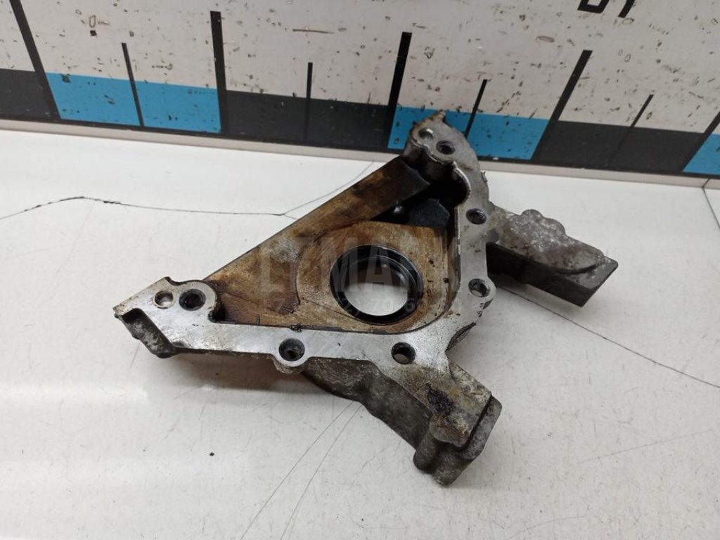 Крышка двигателя передняя