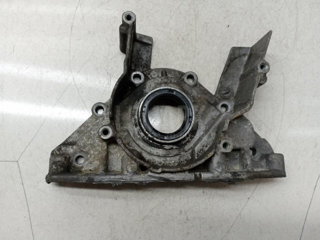 Крышка двигателя передняя