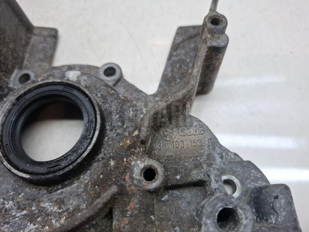 Крышка двигателя передняя