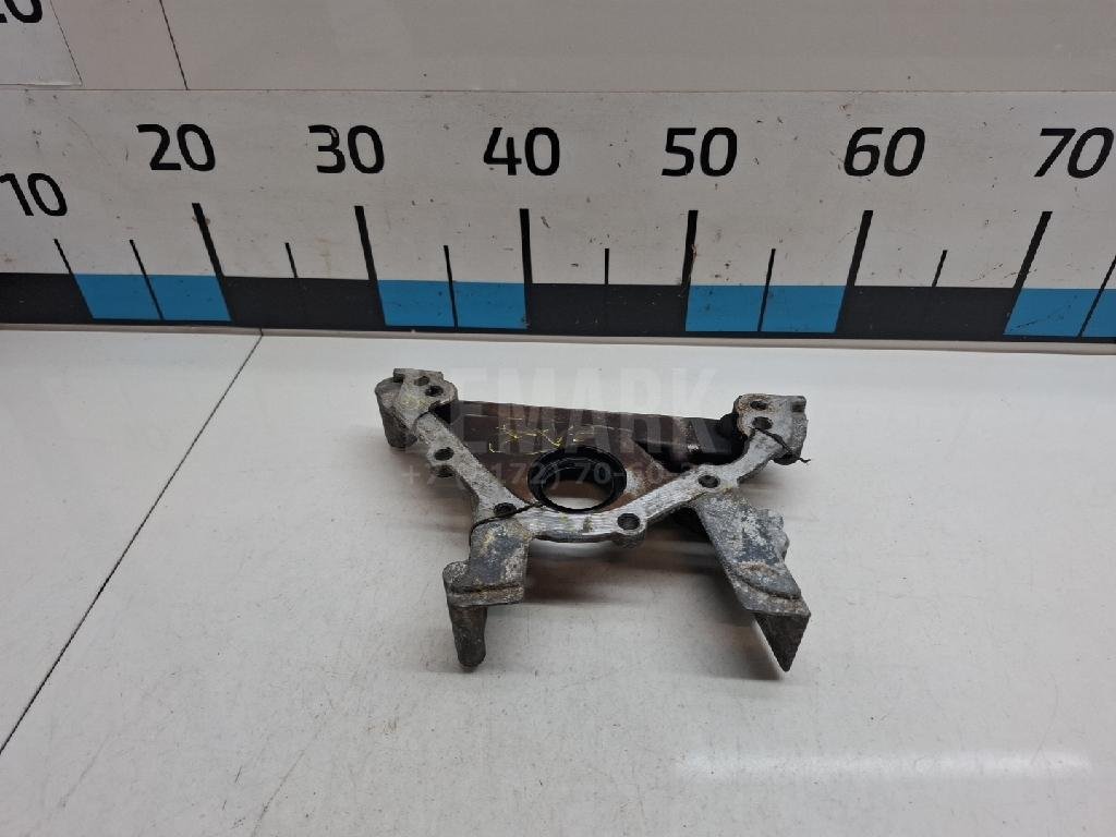 Крышка двигателя передняя