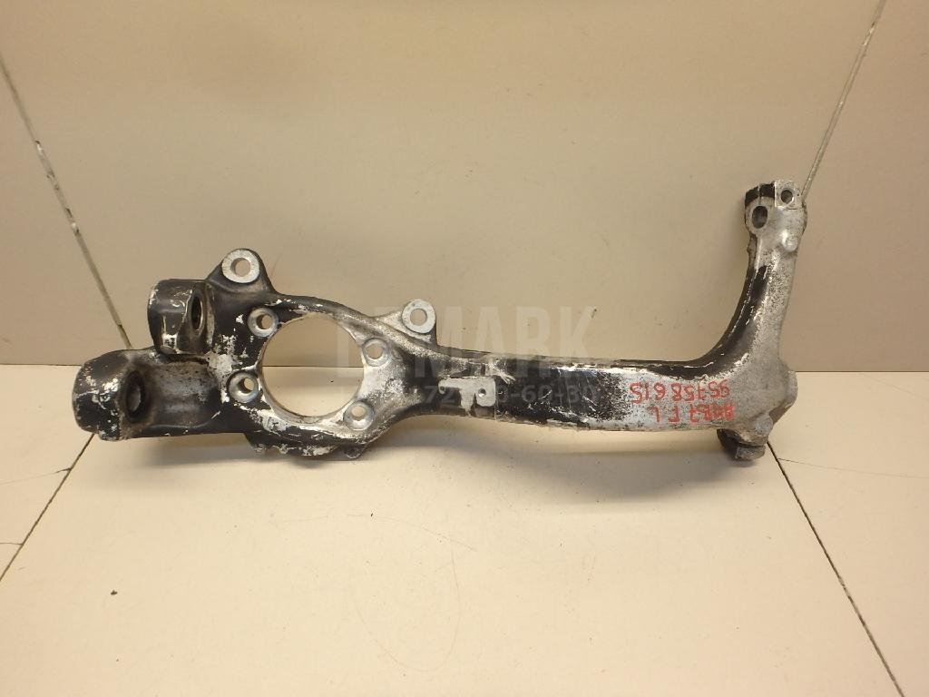 Кулак поворотный передний левый