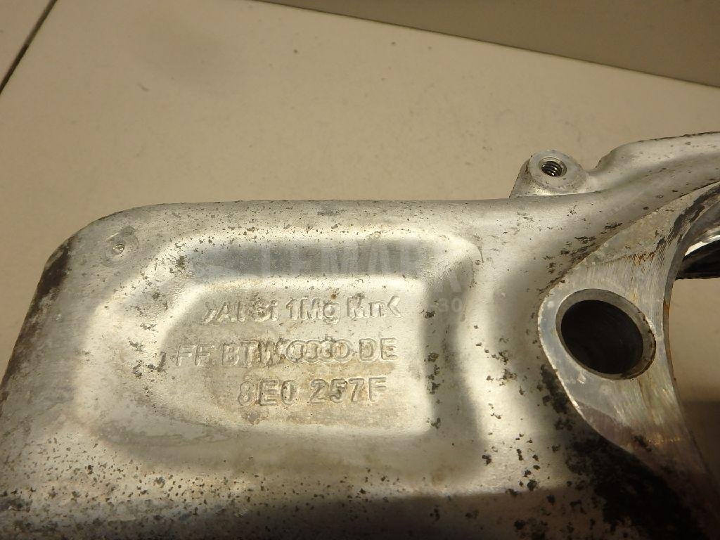 Кулак поворотный передний левый