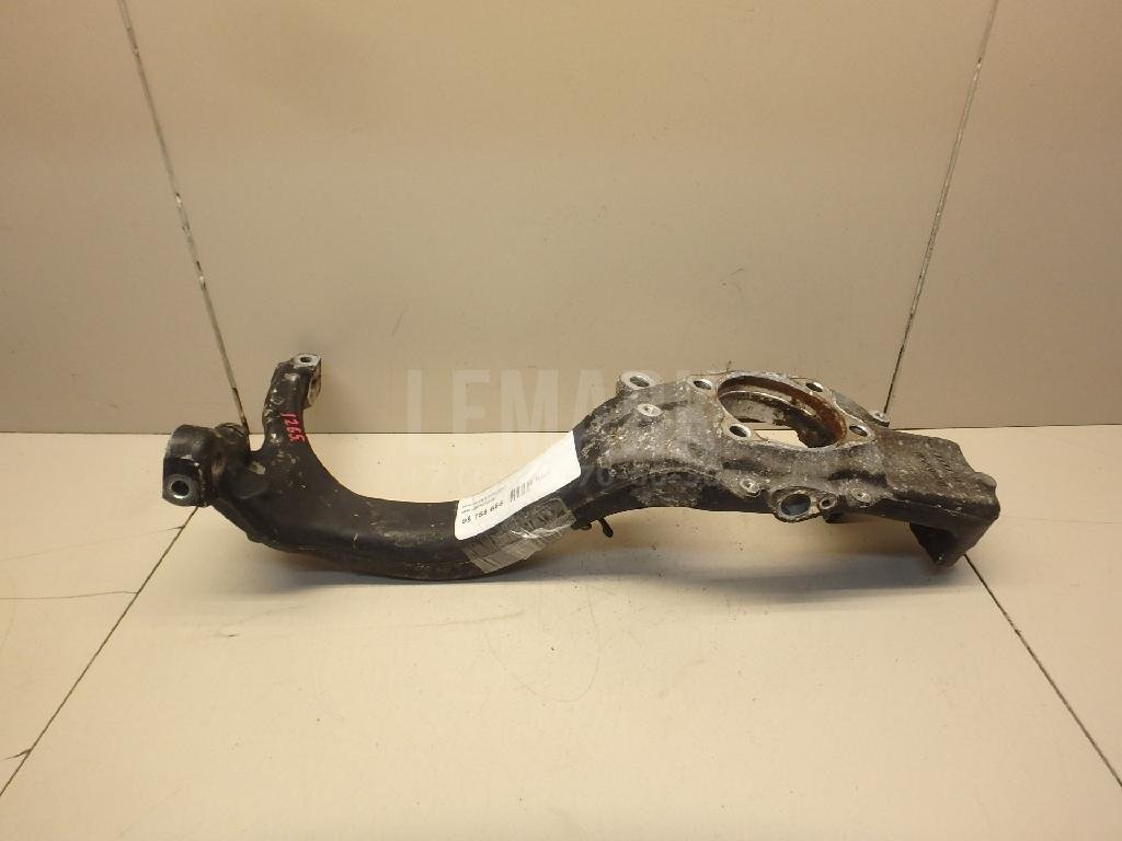 Кулак поворотный передний левый