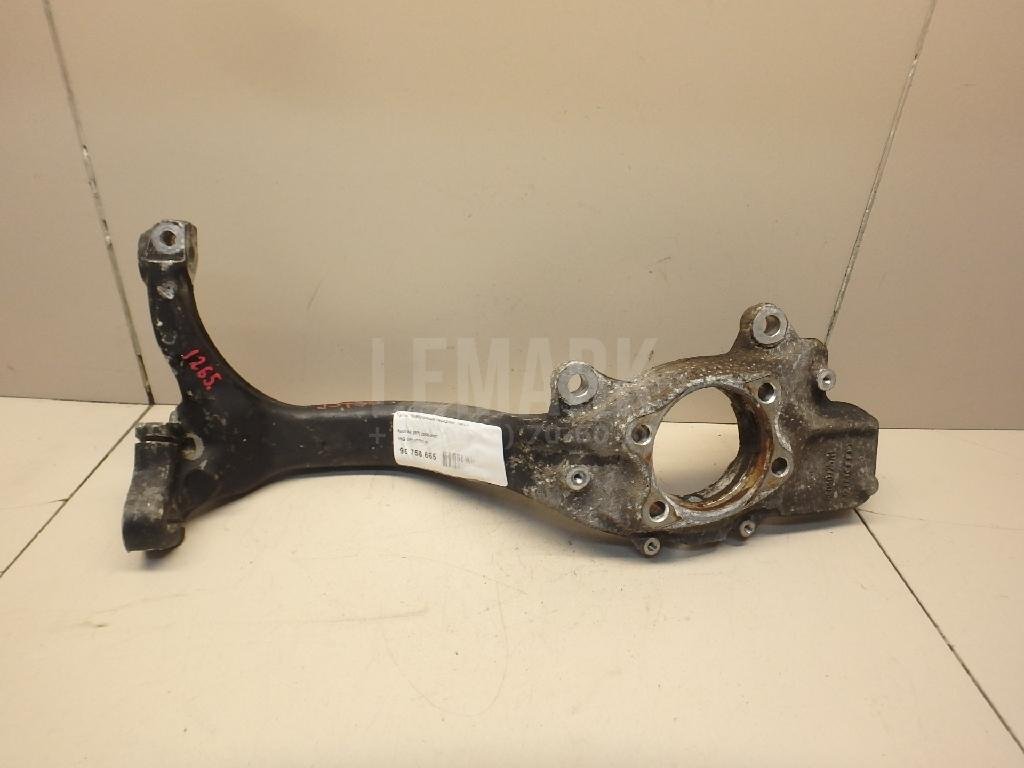 Кулак поворотный передний левый