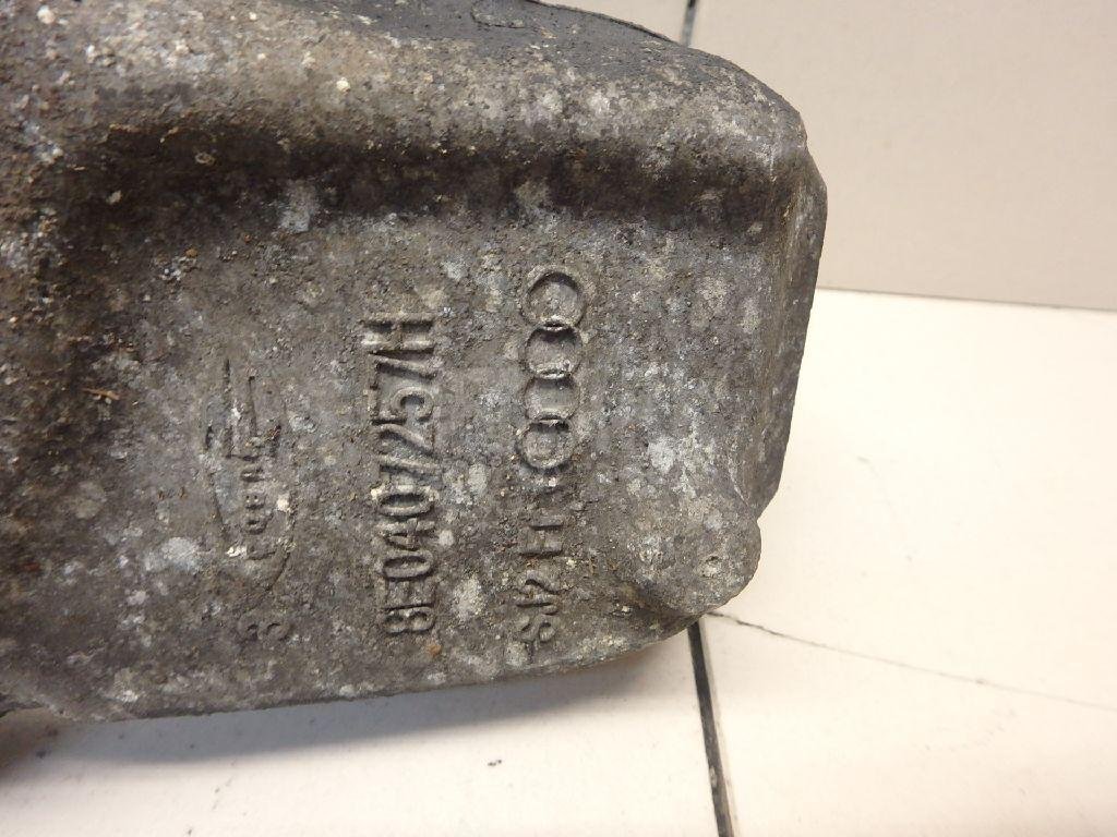 Кулак поворотный передний левый