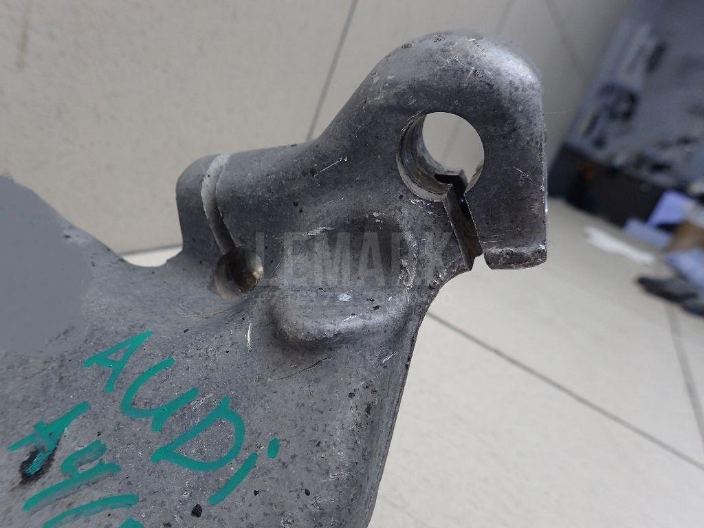 Кулак поворотный передний правый