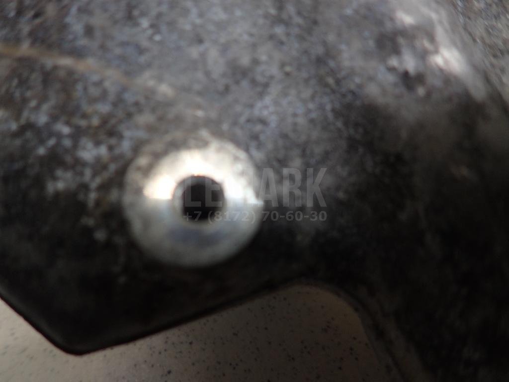 Кулак поворотный передний правый