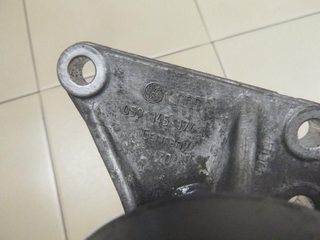 Кронштейн ролика-натяжителя руч. ремня для  Acura MDX 2007-2013