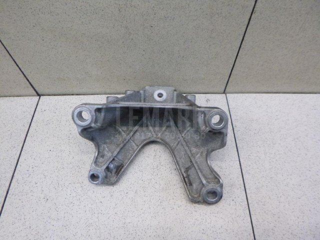 Кронштейн двигателя левый