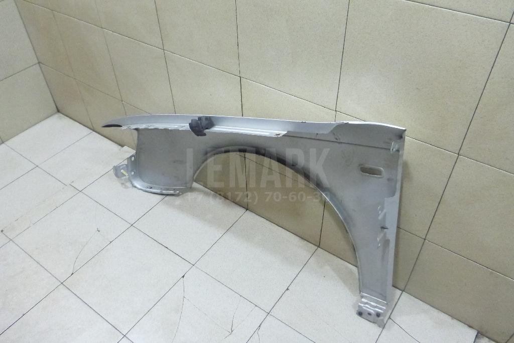 Крыло переднее правое