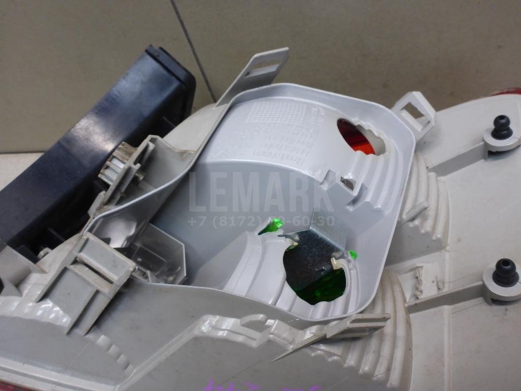 Фонарь задний наружный левый