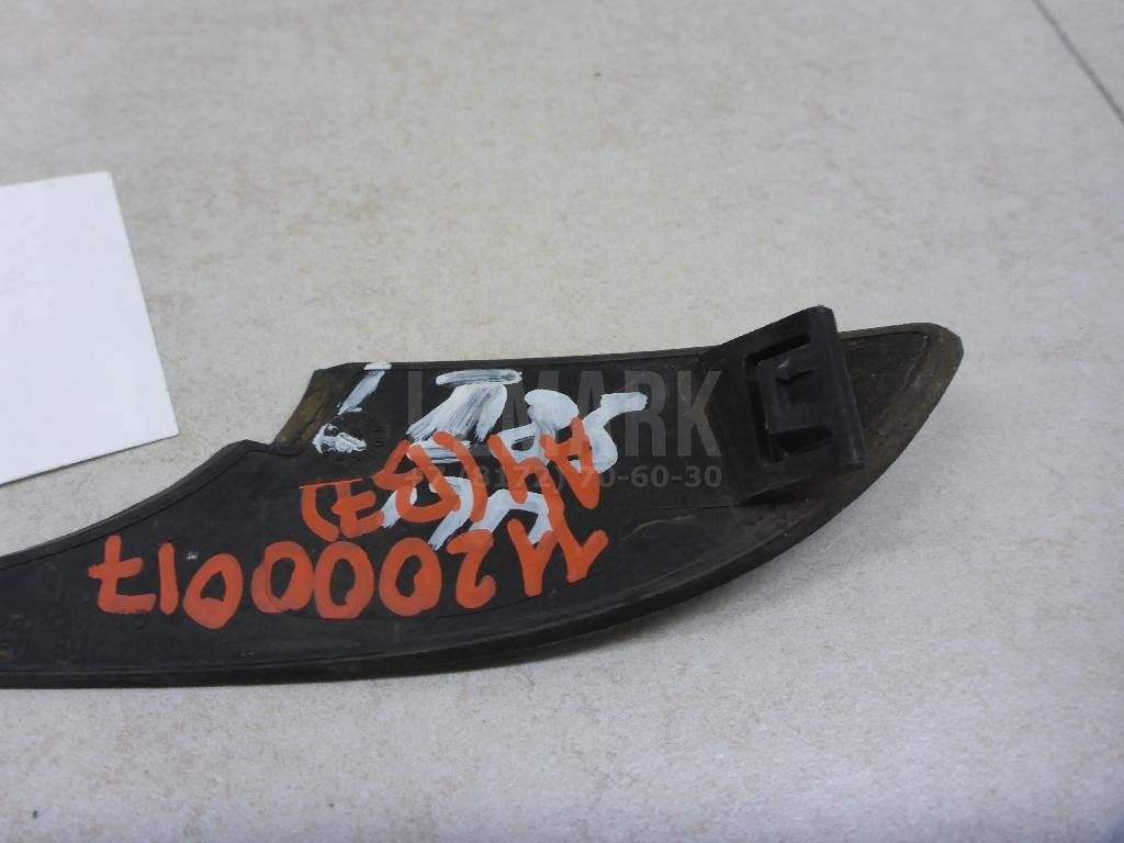 Рамка противотуманной фары правой