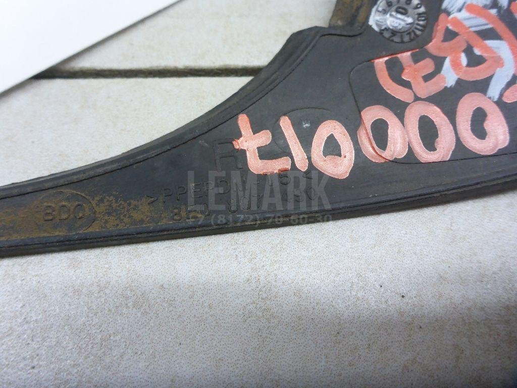 Рамка противотуманной фары правой