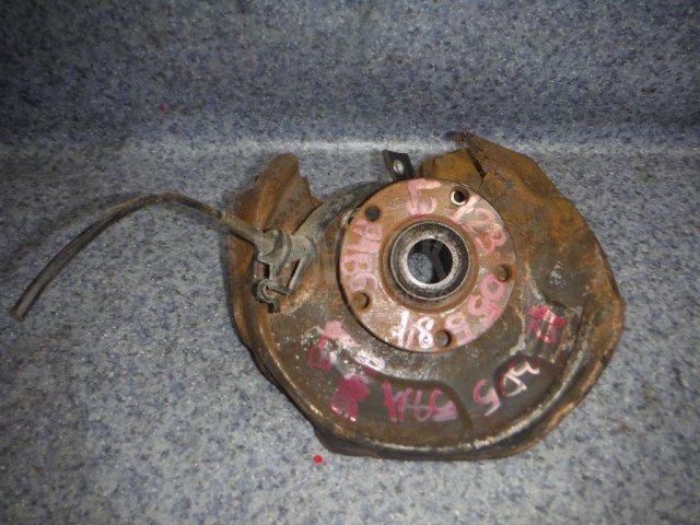 Кулак поворотный задний левый