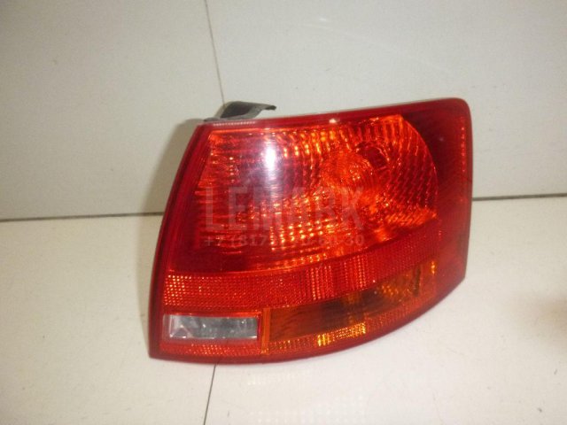 Фонарь задний наружный правый
