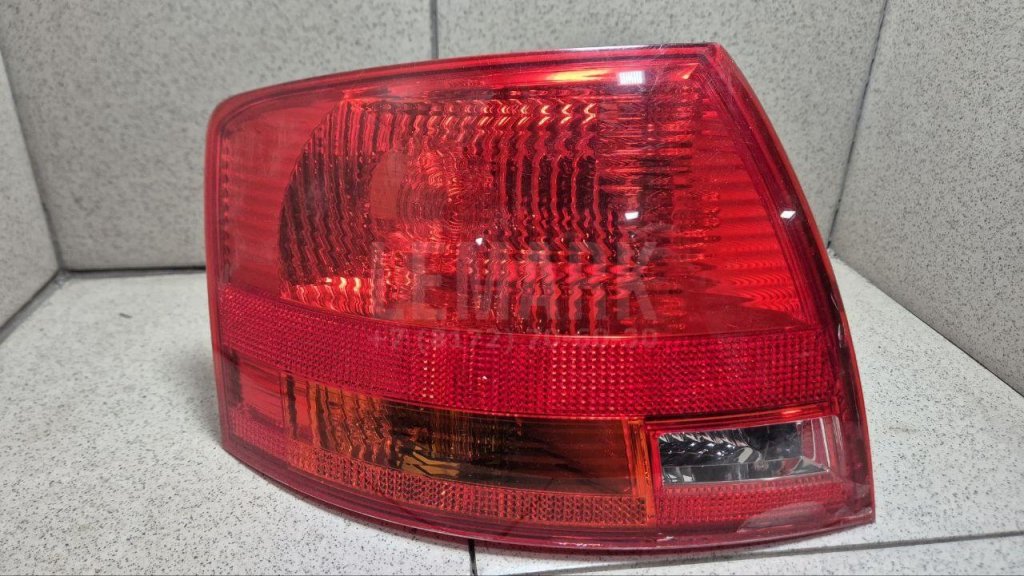 Фонарь задний наружный левый